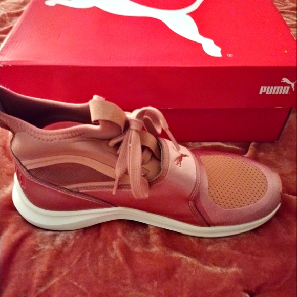 Strap up Tennis shoe - Picture 2 of 3